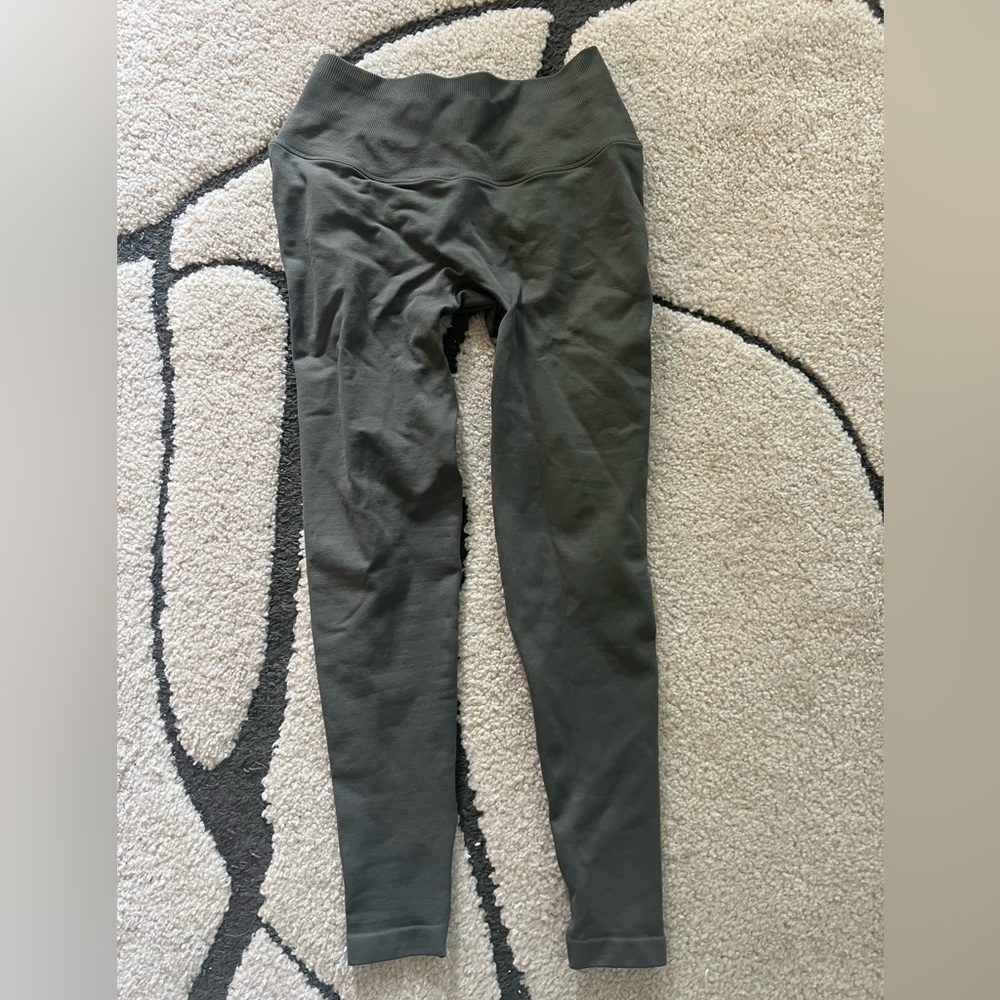 Skims ruched butt leggings size s